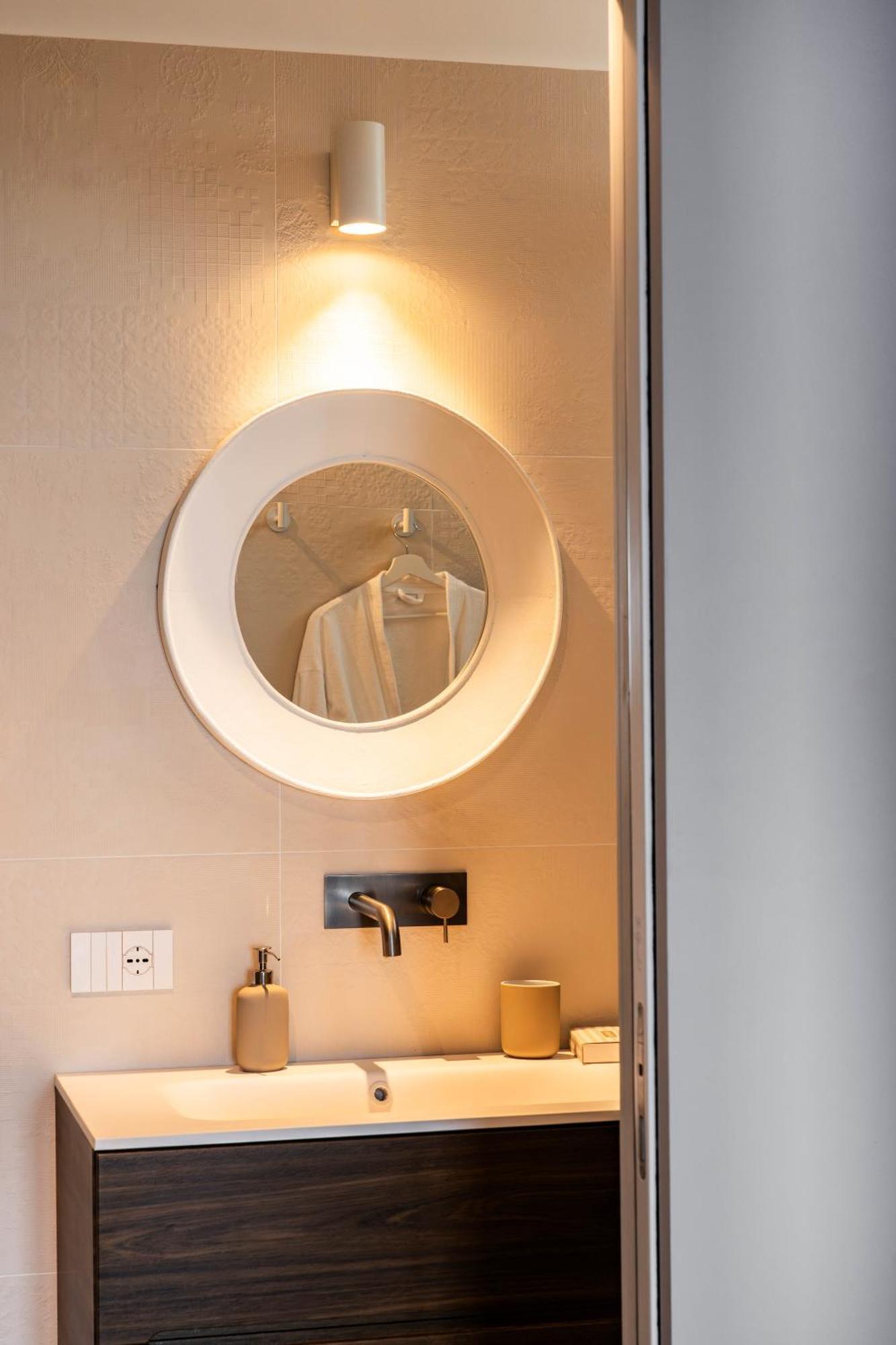 Palazzo Verdi Luxury Accomodation Бари Экстерьер фото