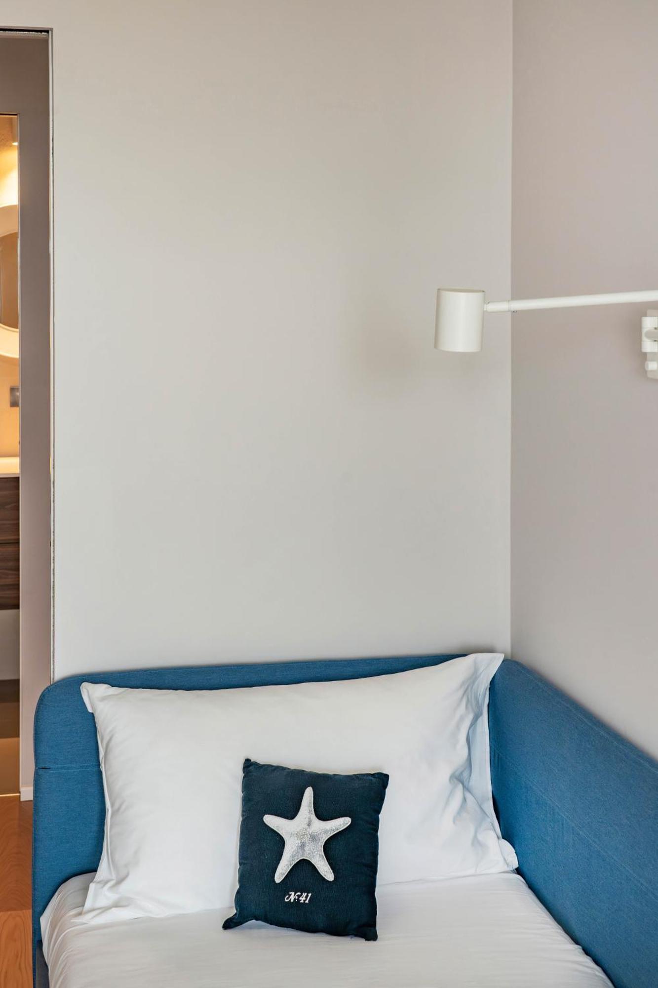 Palazzo Verdi Luxury Accomodation Бари Экстерьер фото